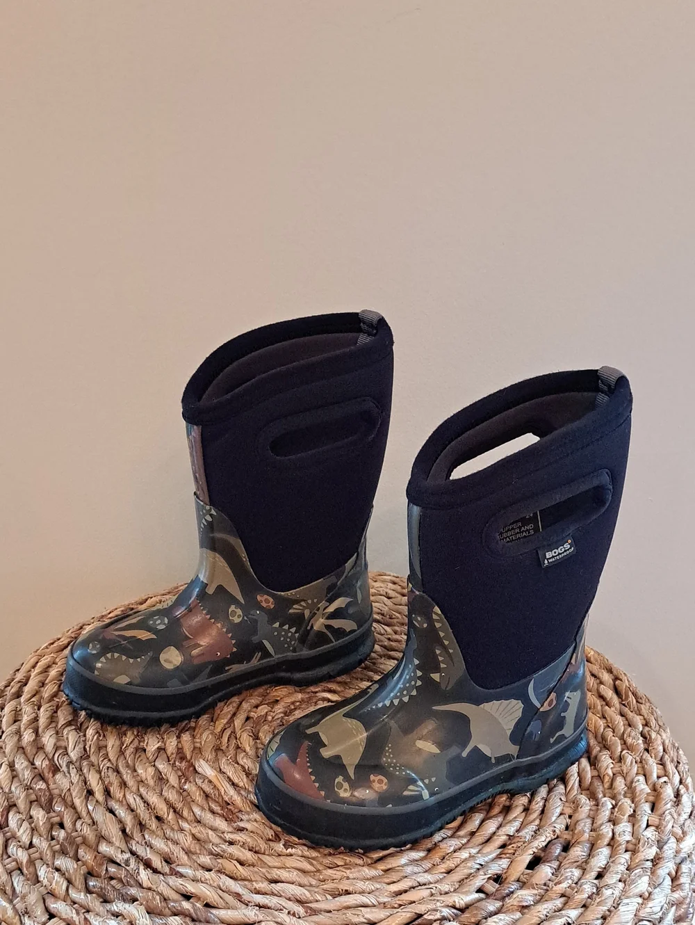 Bogs Toddler Classic Waterproof/Insulated Dinosaur Print/Black Boots 8